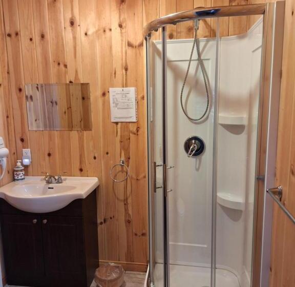 标准间, Auberge Le P Tit Bonheur   Hostel