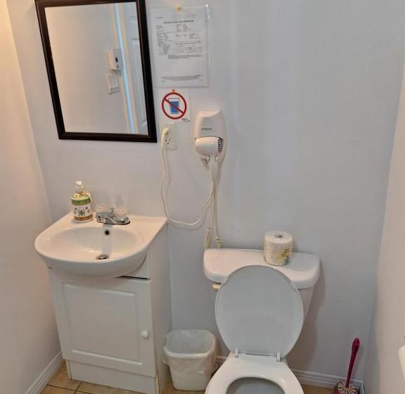 غرفة عائلية, Auberge Le P Tit Bonheur   Hostel