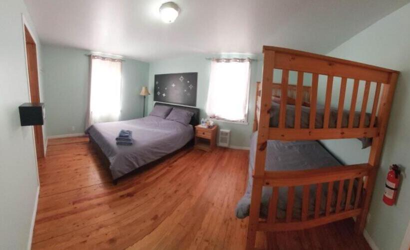 غرفة عائلية, Auberge Le P Tit Bonheur   Hostel