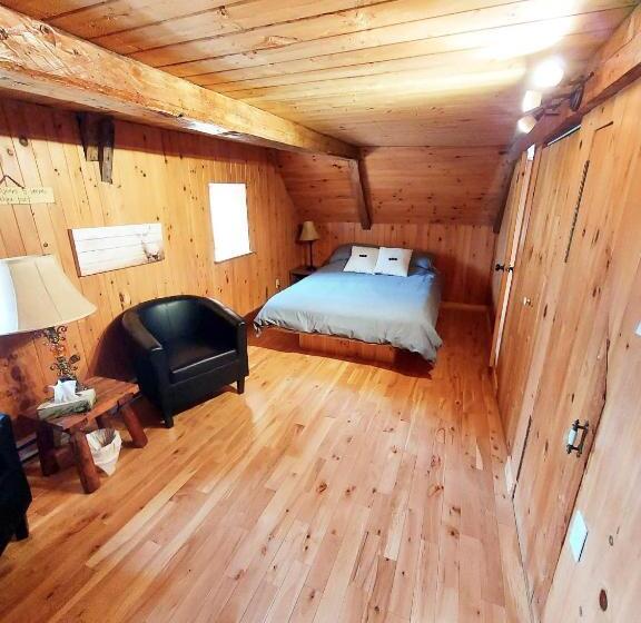 Номер Стандарт, Auberge Le P Tit Bonheur   Hostel