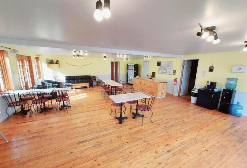Номер Стандарт Трехместный, Auberge Le P Tit Bonheur   Hostel