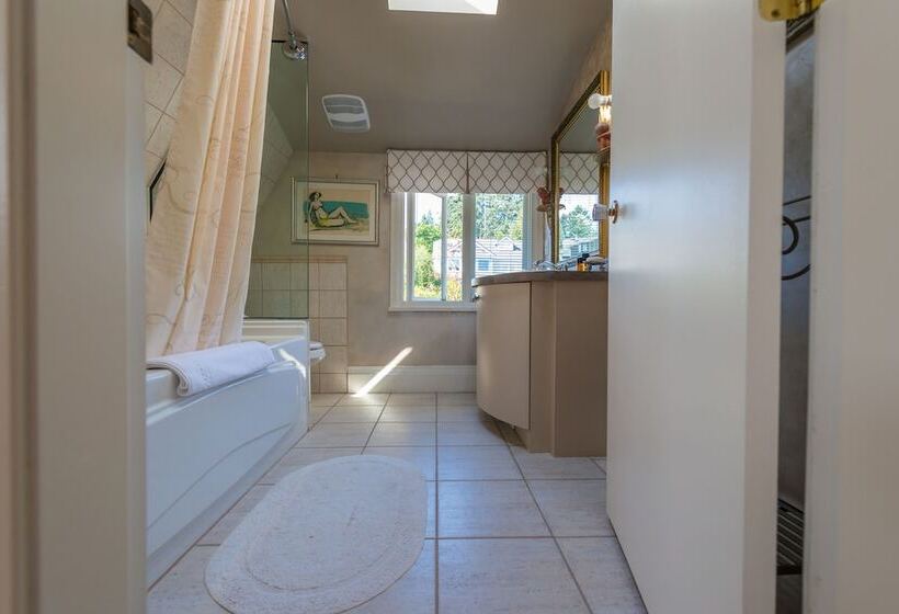 Люкс Вид на Море, Crystal S View Bed & Breakfast