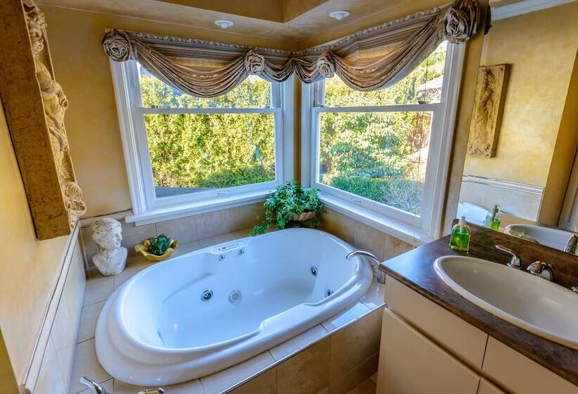 Люкс Повышенной Комфортности, Crystal S View Bed & Breakfast