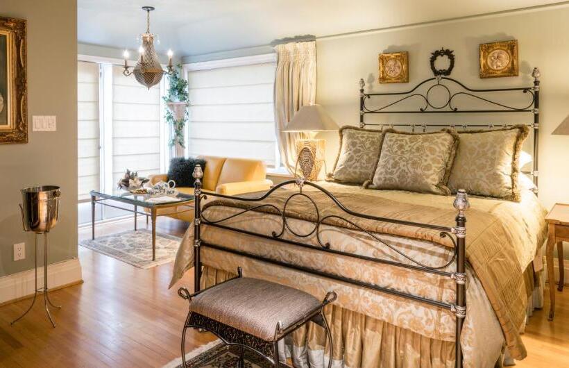 Люкс Deluxe Вид на Море, Crystal S View Bed & Breakfast