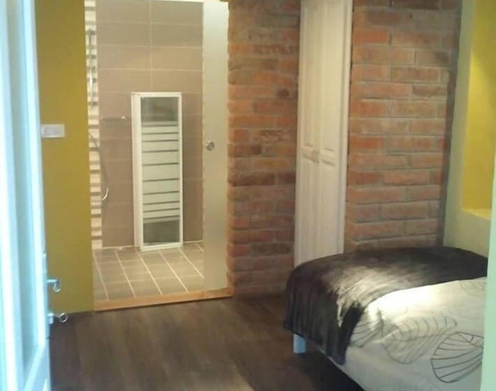 اتاق استاندارد یک نفره, Maksimilian Osijek