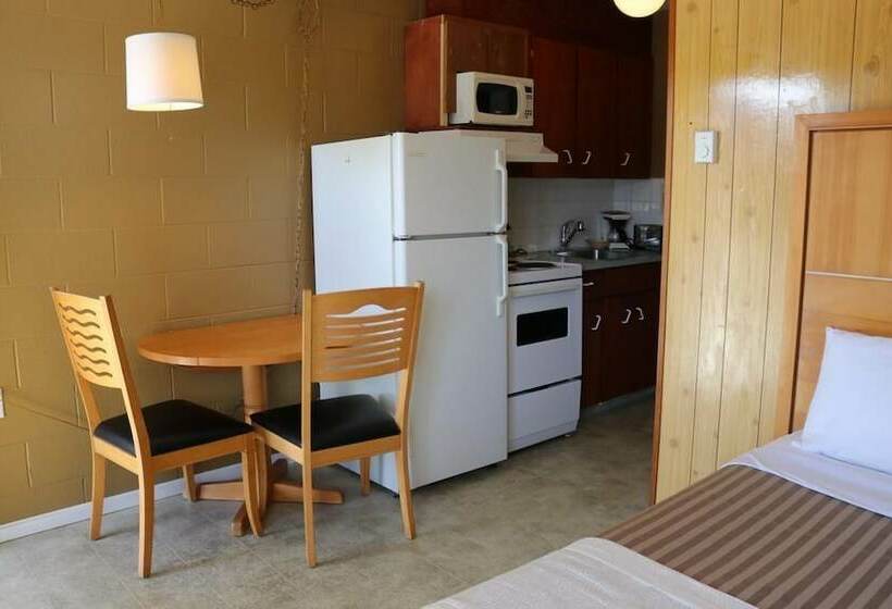Люкс, Plaza Motel
