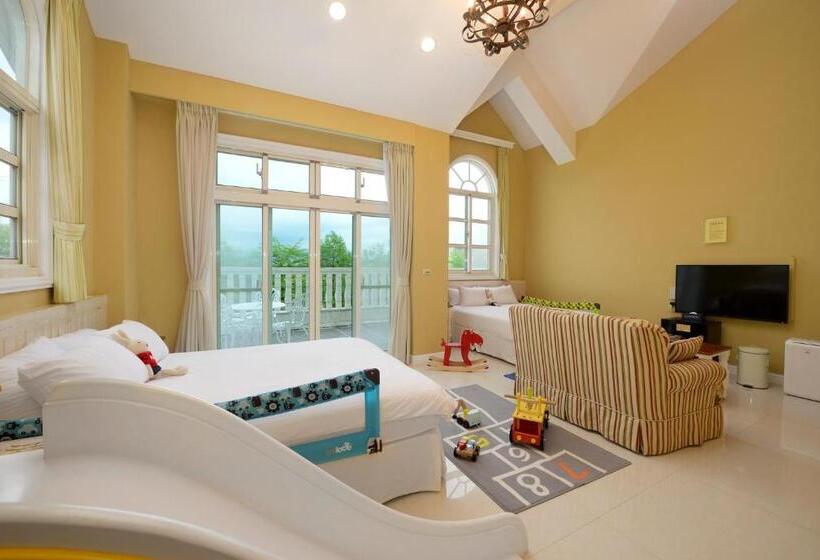 اتاق استاندارد چهارنفره با بالکن, Dancing Butterfly Inn Family Sliding Bnb