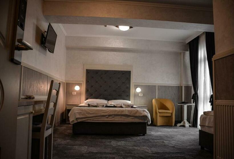 Номер Стандарт Трехместный, Golden Rose Residence