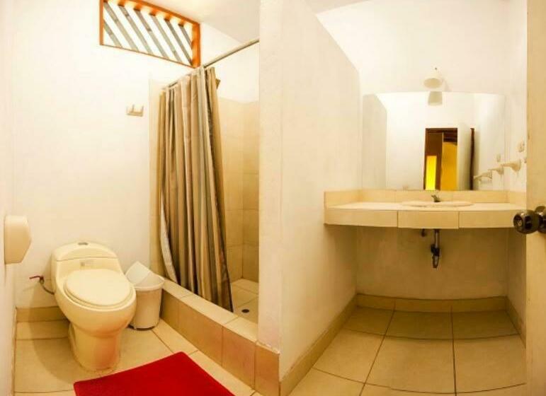Habitación Triple Estándar, Mancora Y Sol
