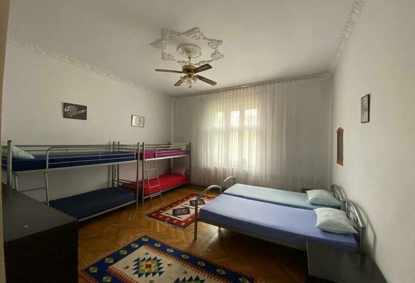 패밀리 룸 공용 욕실, Mosaico Alfetta Hostel