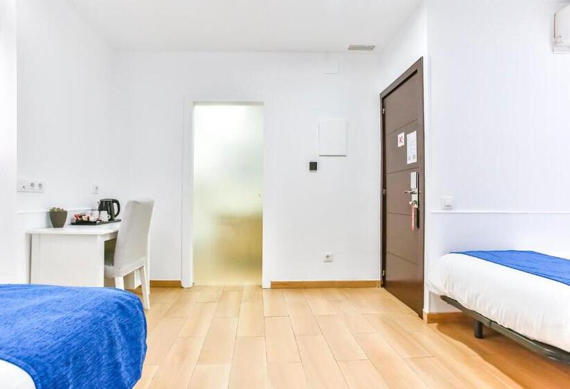 Номер Стандарт Трехместный, Laramond Barcelona Rooms