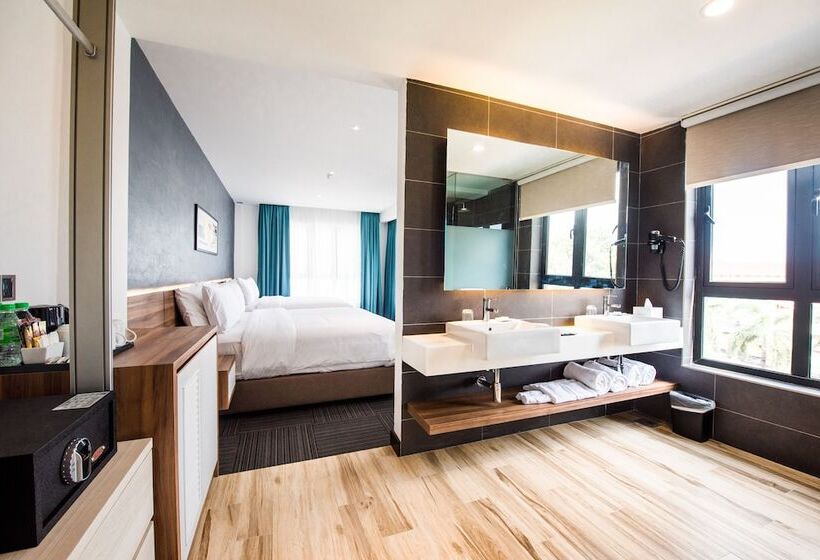 家庭工作室, The Smith House