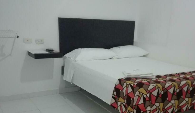 اتاق استاندارد یک نفره, Rio Hotel Montería