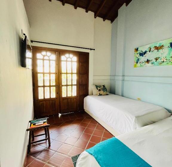 سوییت جونیور با بالکن, Casa Isabelita