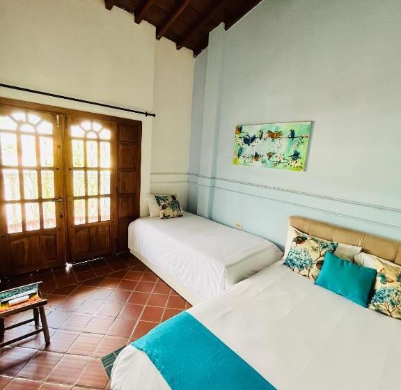 سوییت جونیور با بالکن, Casa Isabelita