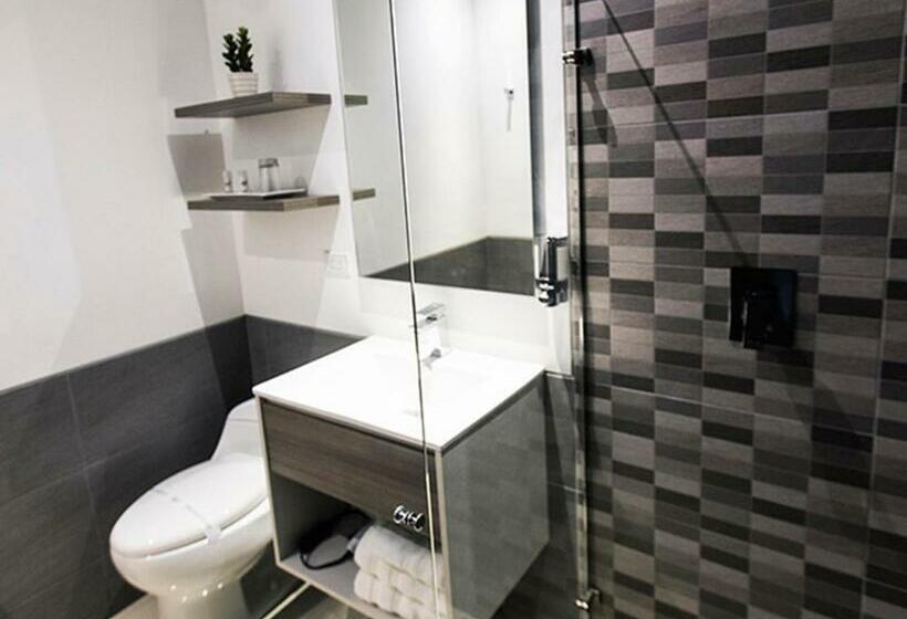 Quarto Triplo Estandar, Loyds