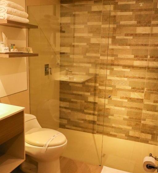 Quarto Superior com Hidromassagem, Loyds