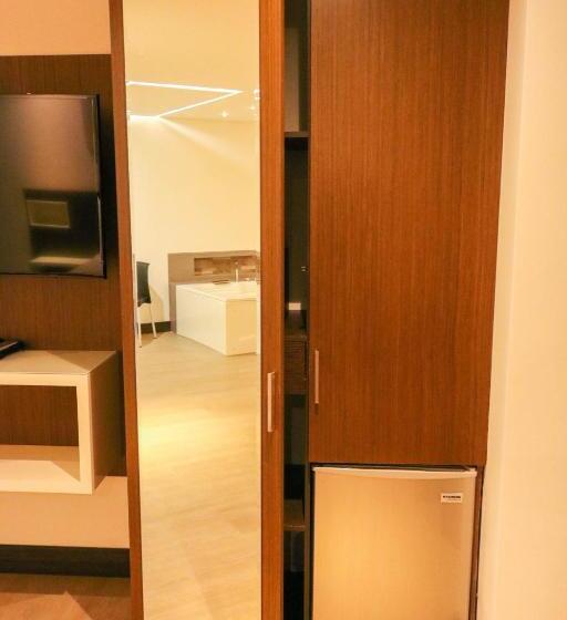Quarto Superior com Hidromassagem, Loyds