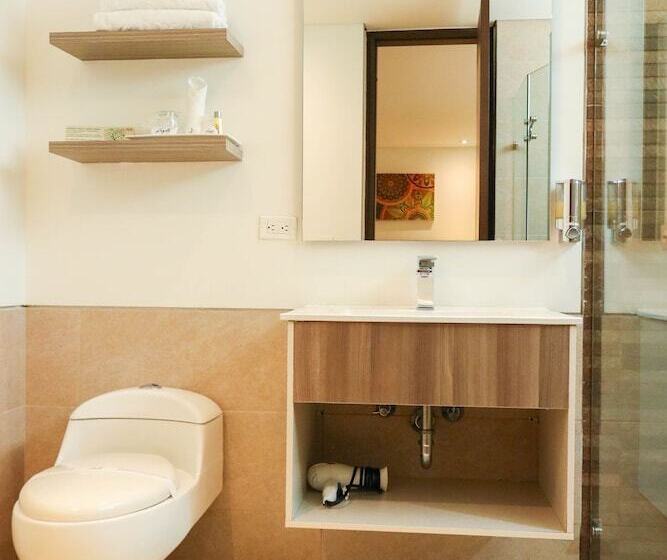 Quarto Estandar, Loyds