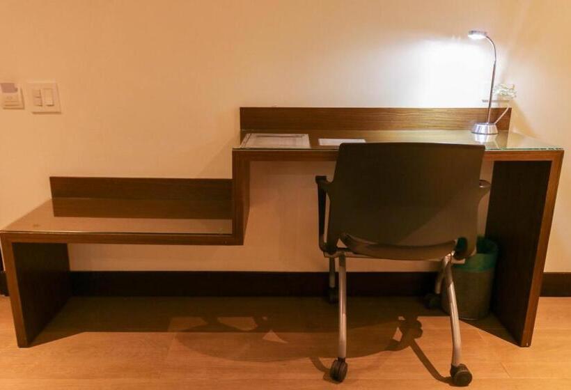Quarto Superior com Hidromassagem, Loyds