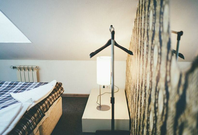 标准间, Roof Hostel