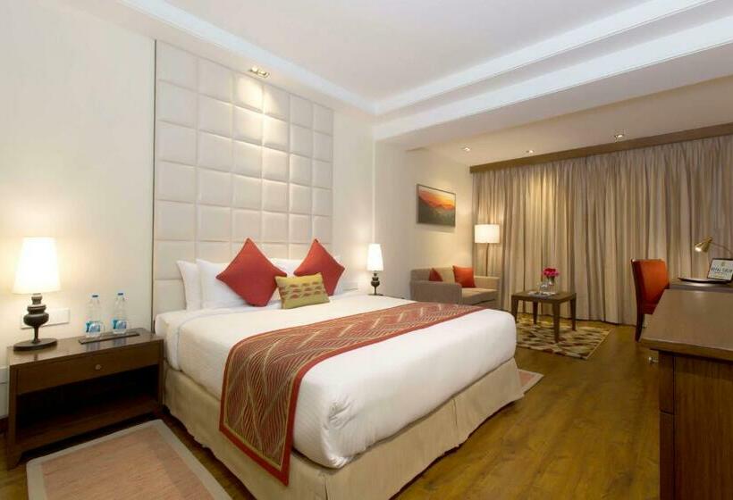 스탠다드 룸 킹사이즈 침대, Royal Tulip Shimla  Kufri