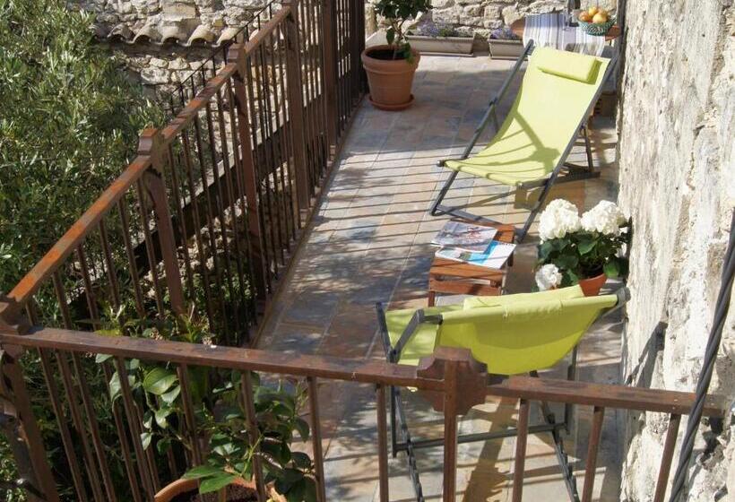 سوییت جونیور, Maison Orsini