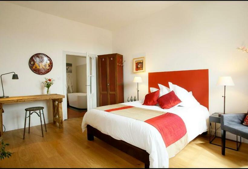 اتاق لوکس با چشم‌انداز باغ, La Maison Rouge D Uzes B&b