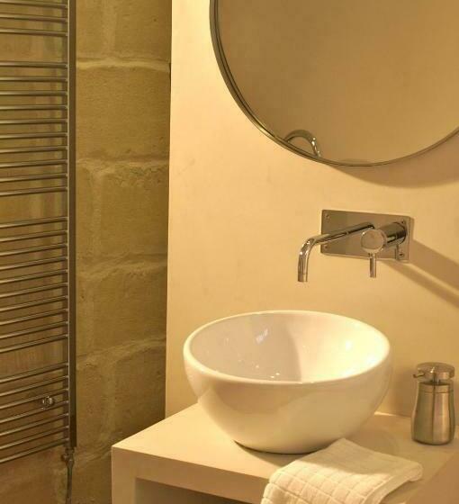 اتاق لوکس با چشم‌انداز باغ, La Maison Rouge D Uzes B&b