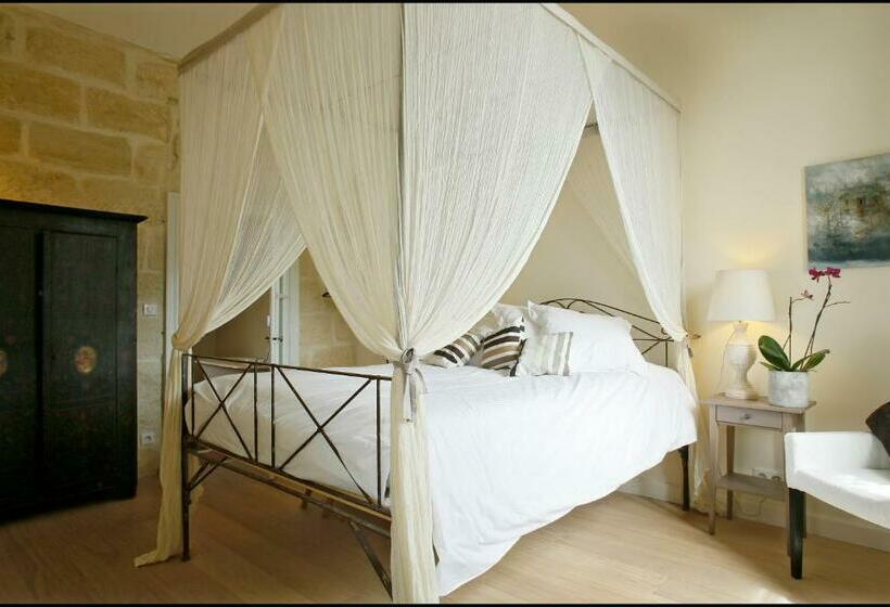 اتاق لوکس با چشم‌انداز باغ, La Maison Rouge D Uzes B&b