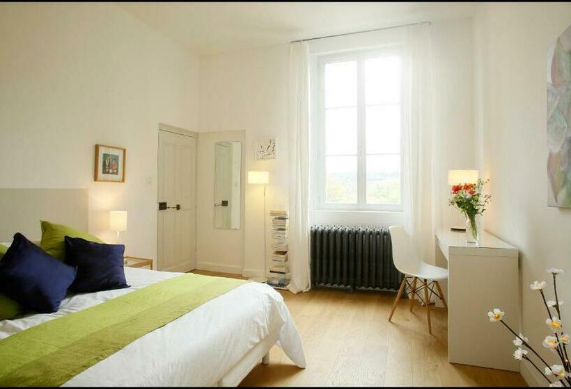 اتاق استاندارد با چشم‌انداز استخر, La Maison Rouge D Uzes B&b