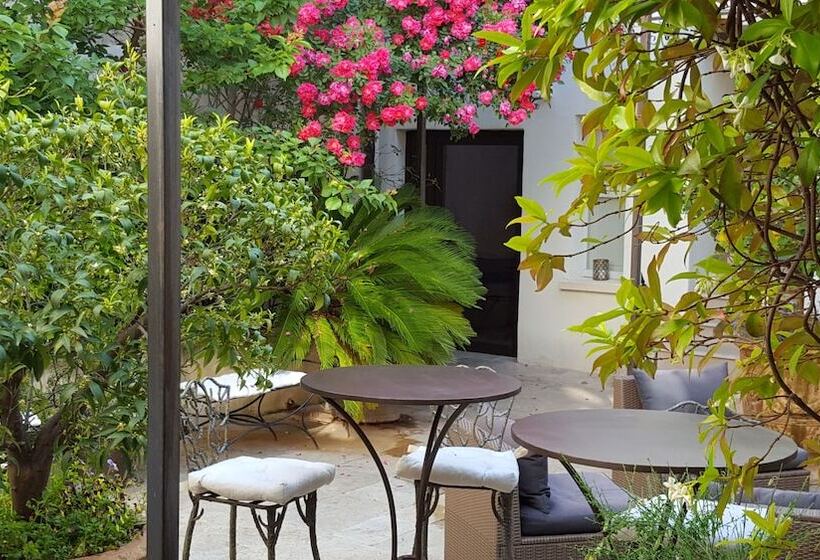 Классический Номер, La Maison Des Augustins B&b, Spa Et Fitness