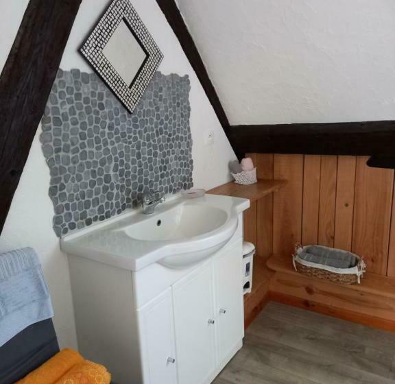 Апартаменты 2 Спальни, Gîte La Charmaie
