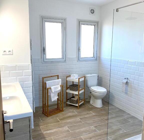 Четырехместный Номер Стандарт с Балконом, Hôtel Le Plaisance