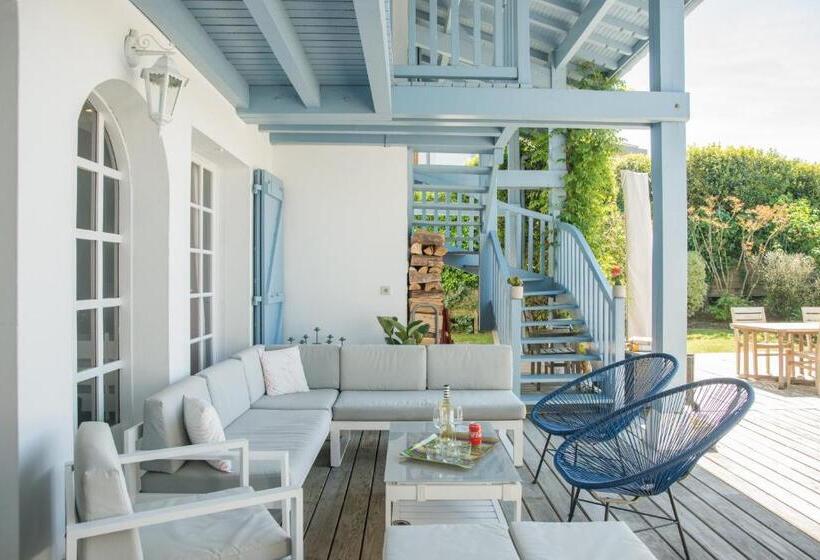ویلای یک اتاق خوابه با استخر شنا, Chambre D'hôtes Etchebri