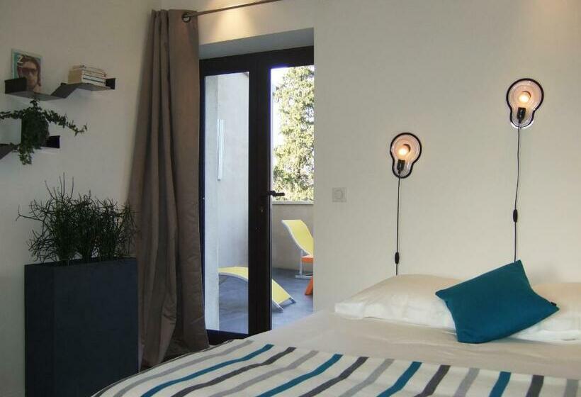 اتاق استاندارد, Le Jour Et La Nuit  Maison D Hôtes