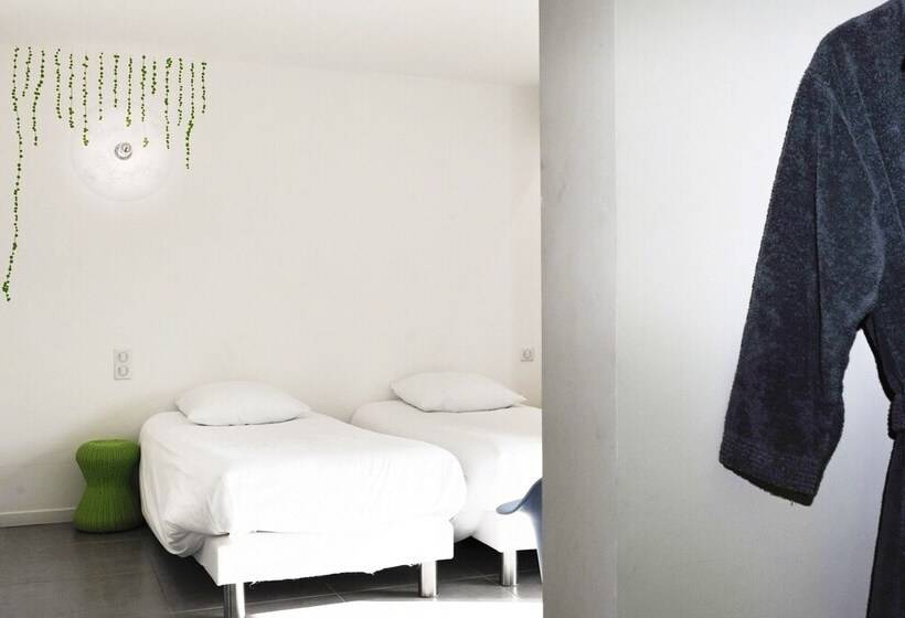 اتاق استاندارد, Le Jour Et La Nuit  Maison D Hôtes