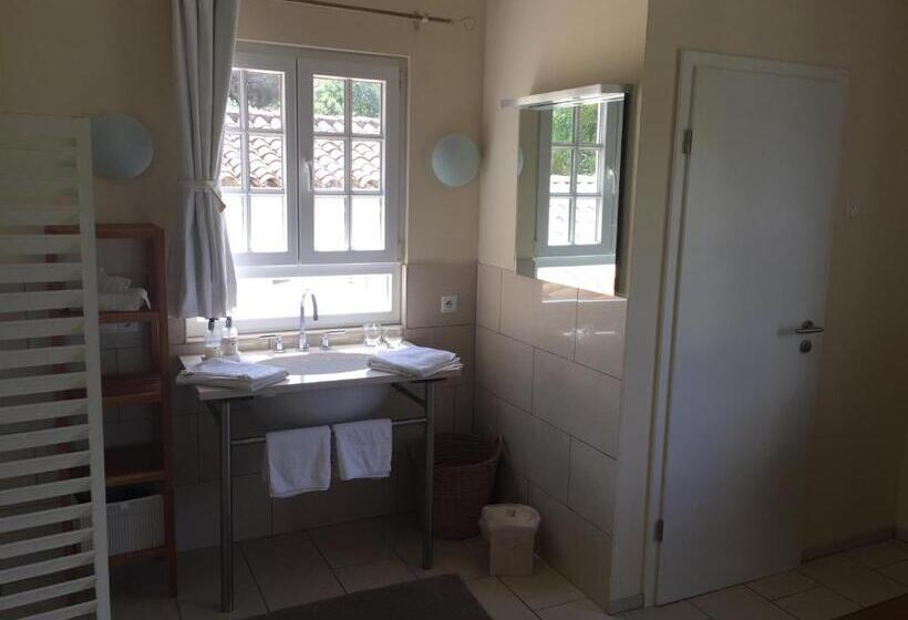 غرفة سوبيريور مطلة على حمام السباحة, Villa La Begude   Boutique Luxury B&b