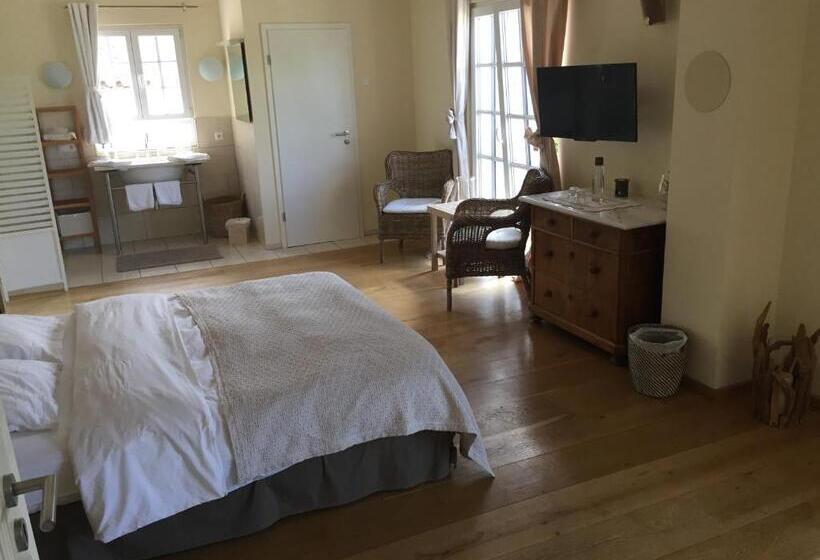 غرفة سوبيريور مطلة على حمام السباحة, Villa La Begude   Boutique Luxury B&b