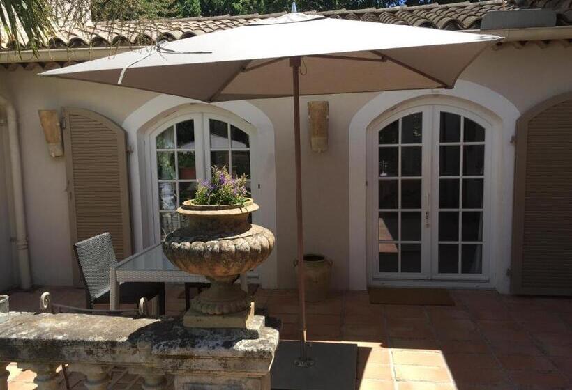 스탠다드 룸 풀장 전망, Villa La Begude   Boutique Luxury B&b