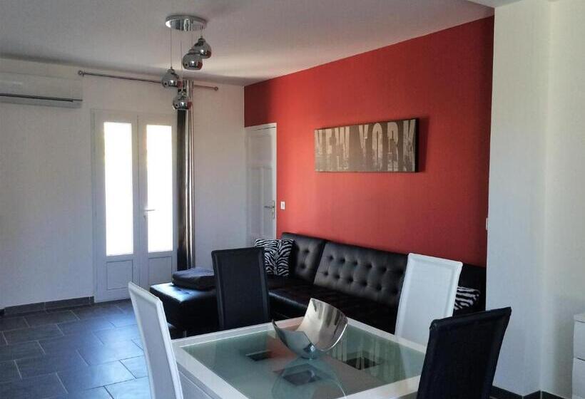 آپارتمان 1 خوابه با چشم‌انداز استخر, Hôtel Eden Cassis   Parking Privé