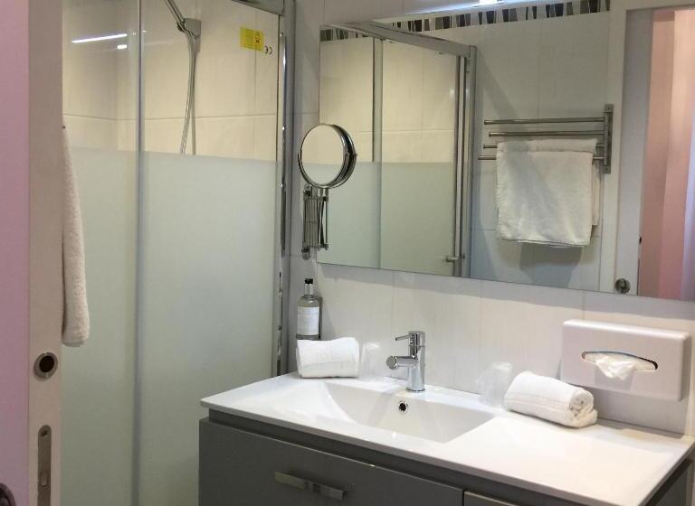استودیو استاندارد با چشم‌انداز استخر, Hôtel Eden Cassis   Parking Privé