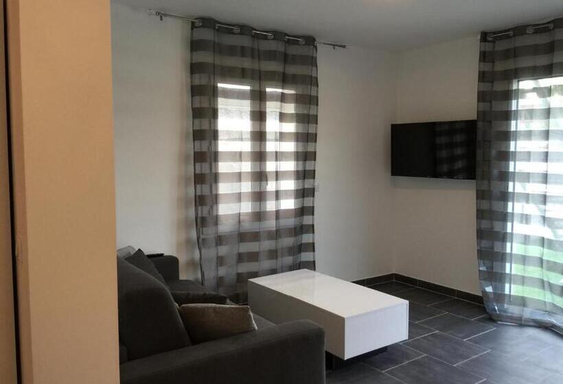 استودیو استاندارد با چشم‌انداز استخر, Hôtel Eden Cassis   Parking Privé
