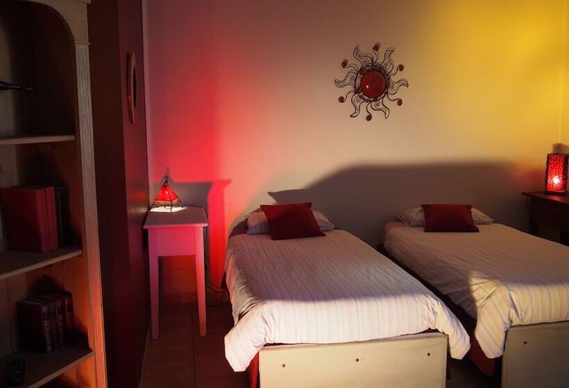 Четырехместный Номер Стандарт, Hôtel Le Relais Du Luberon