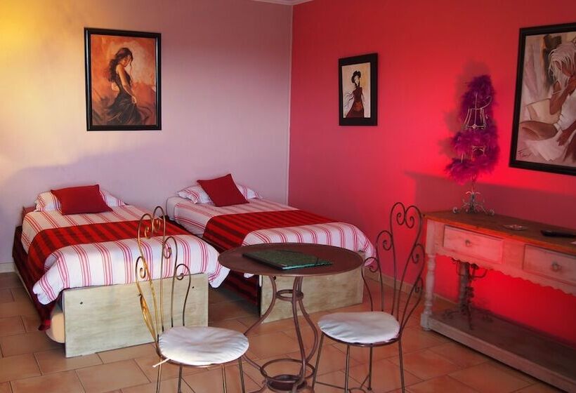Номер Премиум, Hôtel Le Relais Du Luberon