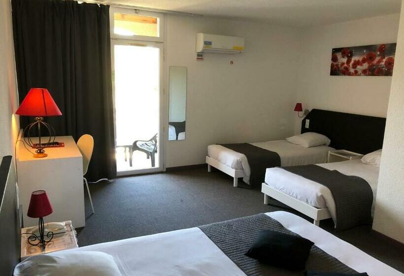 Standard Quadruple Room, Le Clos Des Bruyeres