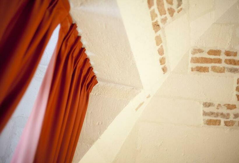 اتاق راحتی, Les Chambres De L Abbaye