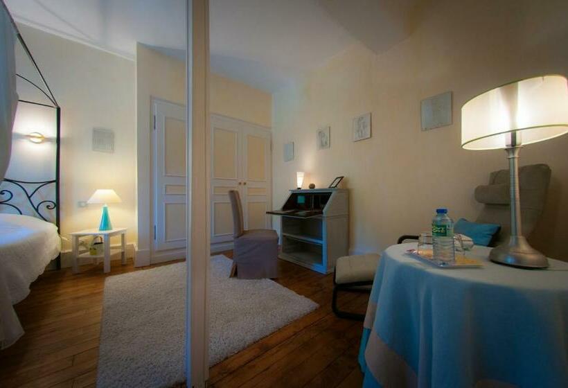 חדר סופריור, Au Puy Des Vérités