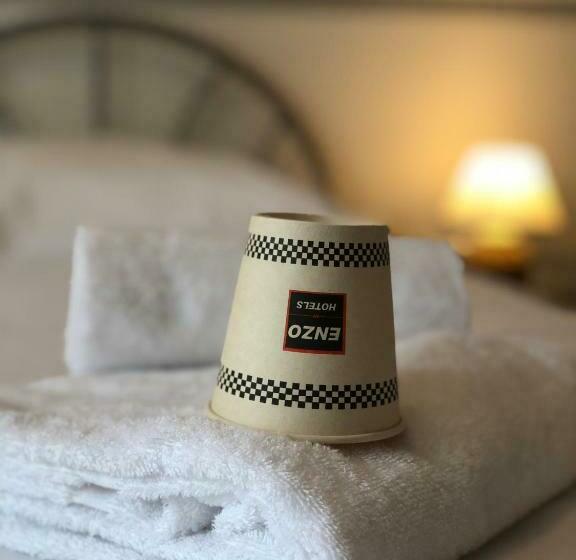 غرفة قياسية ثلاثية, Enzo Hotels Neufchâteau By Kyriad Direct