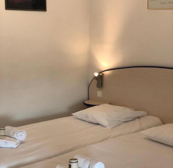 Номер Стандарт, Enzo Hotels Neufchâteau By Kyriad Direct